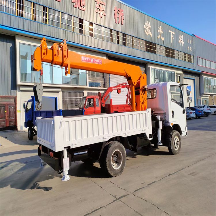 庄河市三轮随车吊定制 农用改装机自备吊中瑞长期出售